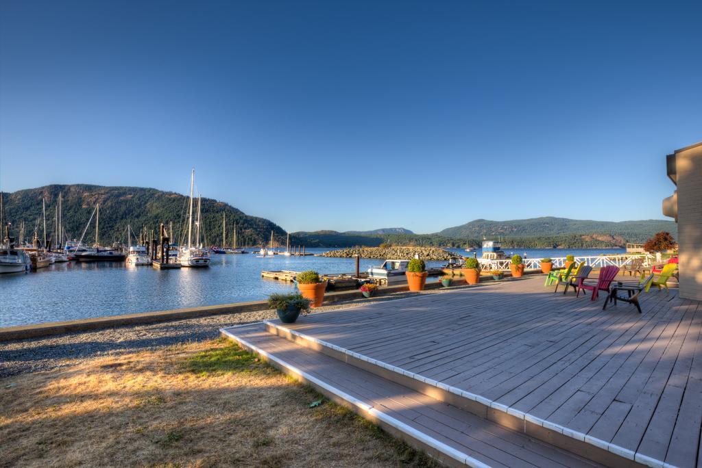 Oceanfront Suites At Cowichan Bay Exterior foto