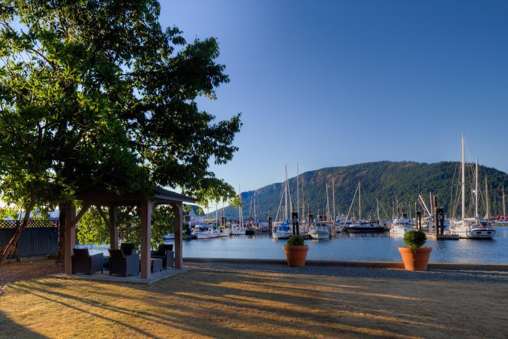 Oceanfront Suites At Cowichan Bay Exterior foto