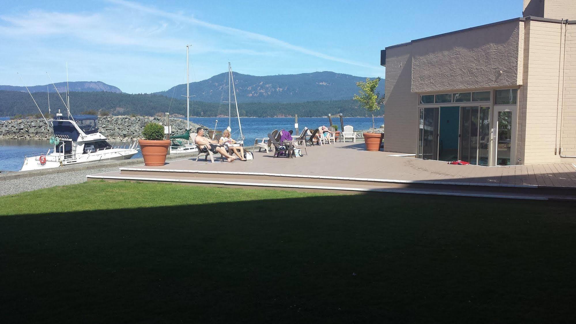 Oceanfront Suites At Cowichan Bay Exterior foto